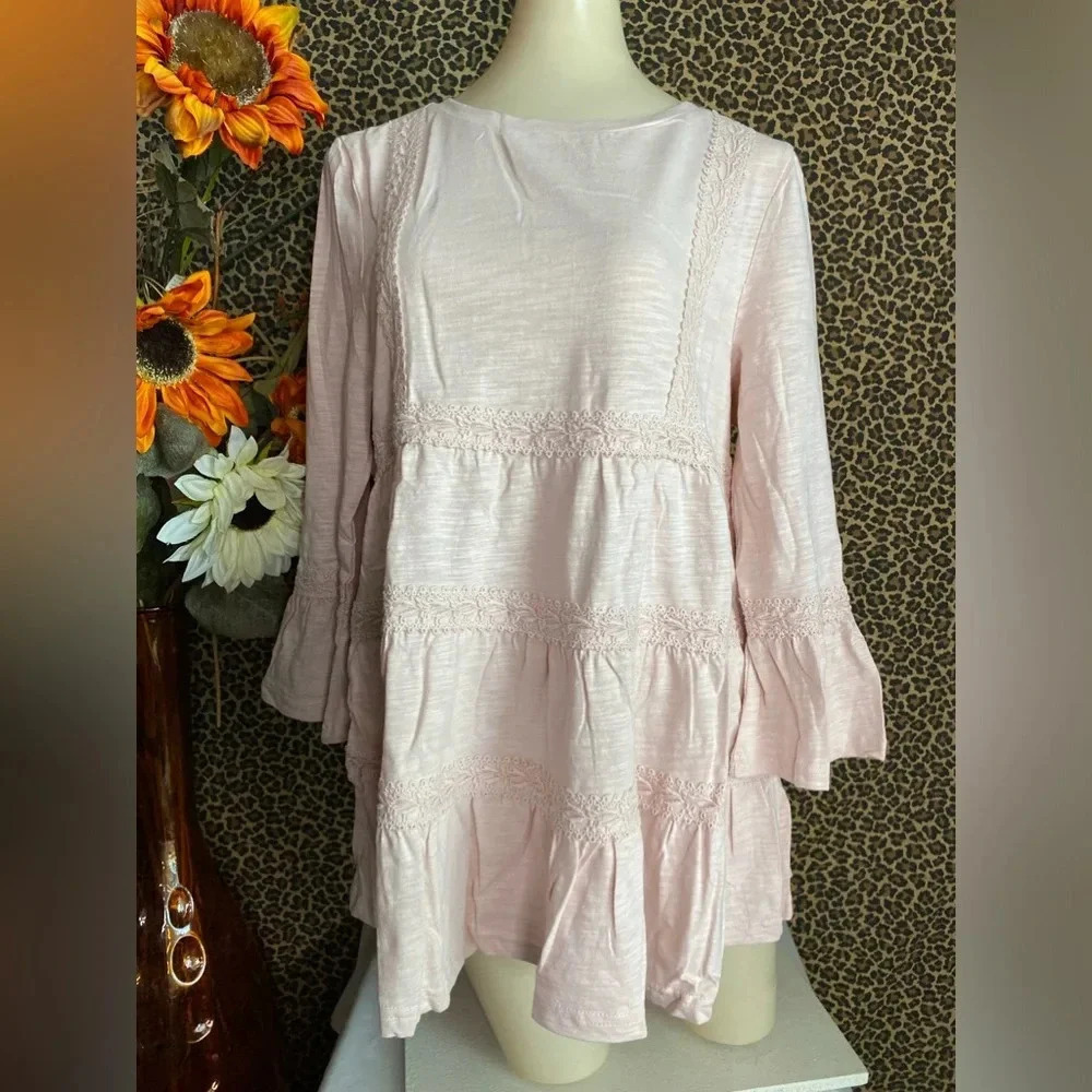 🌴3/$30🌴DOE & RAE Pale Pink Floral Embroidery Flared Sleeve BabyDoll Top NWT